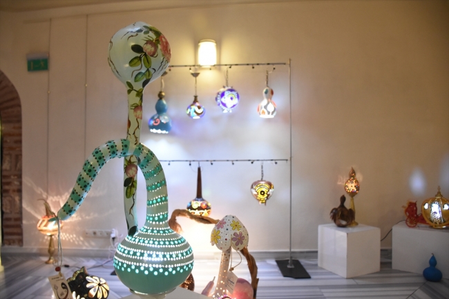 Bursa'da iki kardeş su kabağını gelir kapısına çevirdi